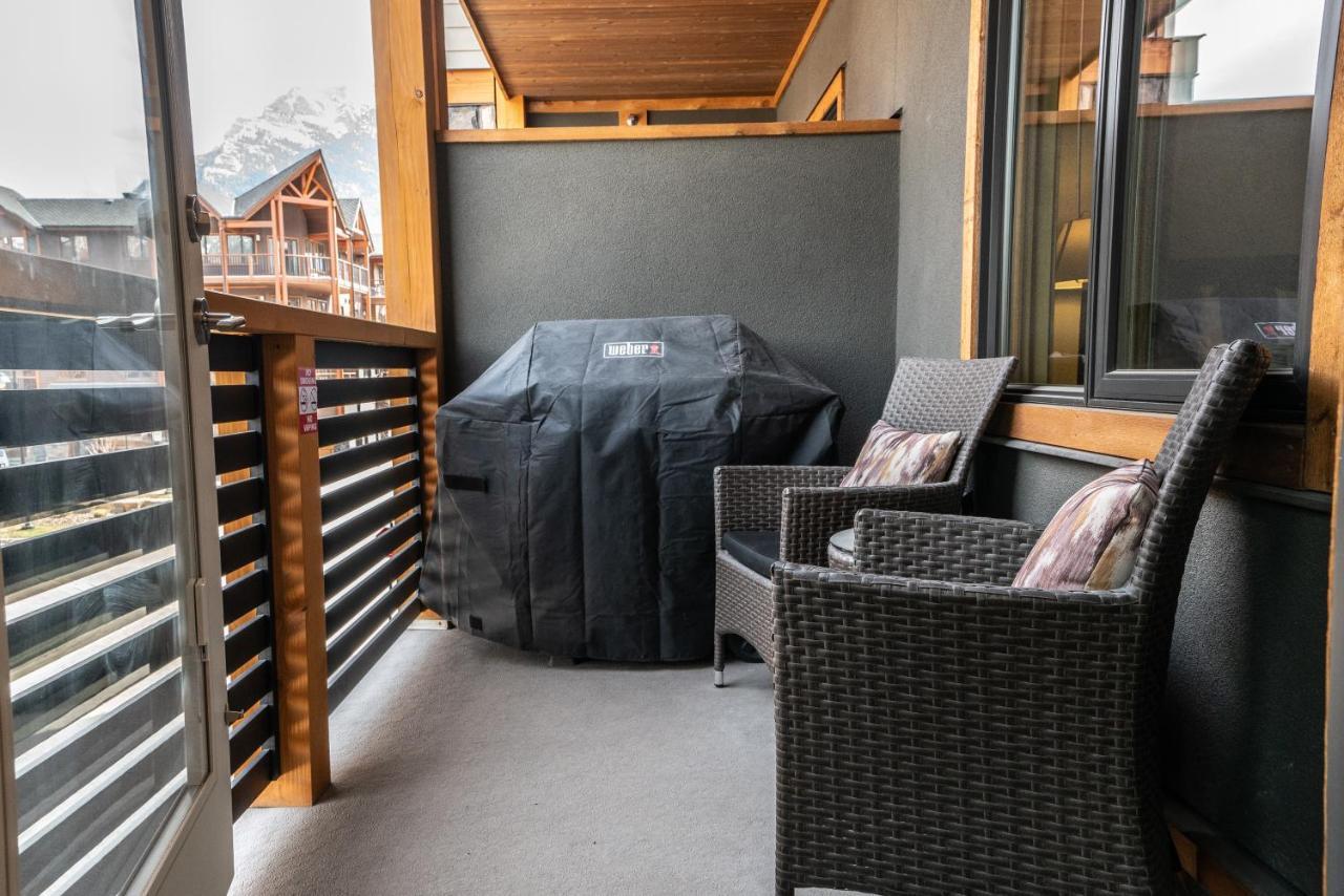 Spring Creek Luxury King One Bedroom At White Spruce Lodge Canmore Exterior foto