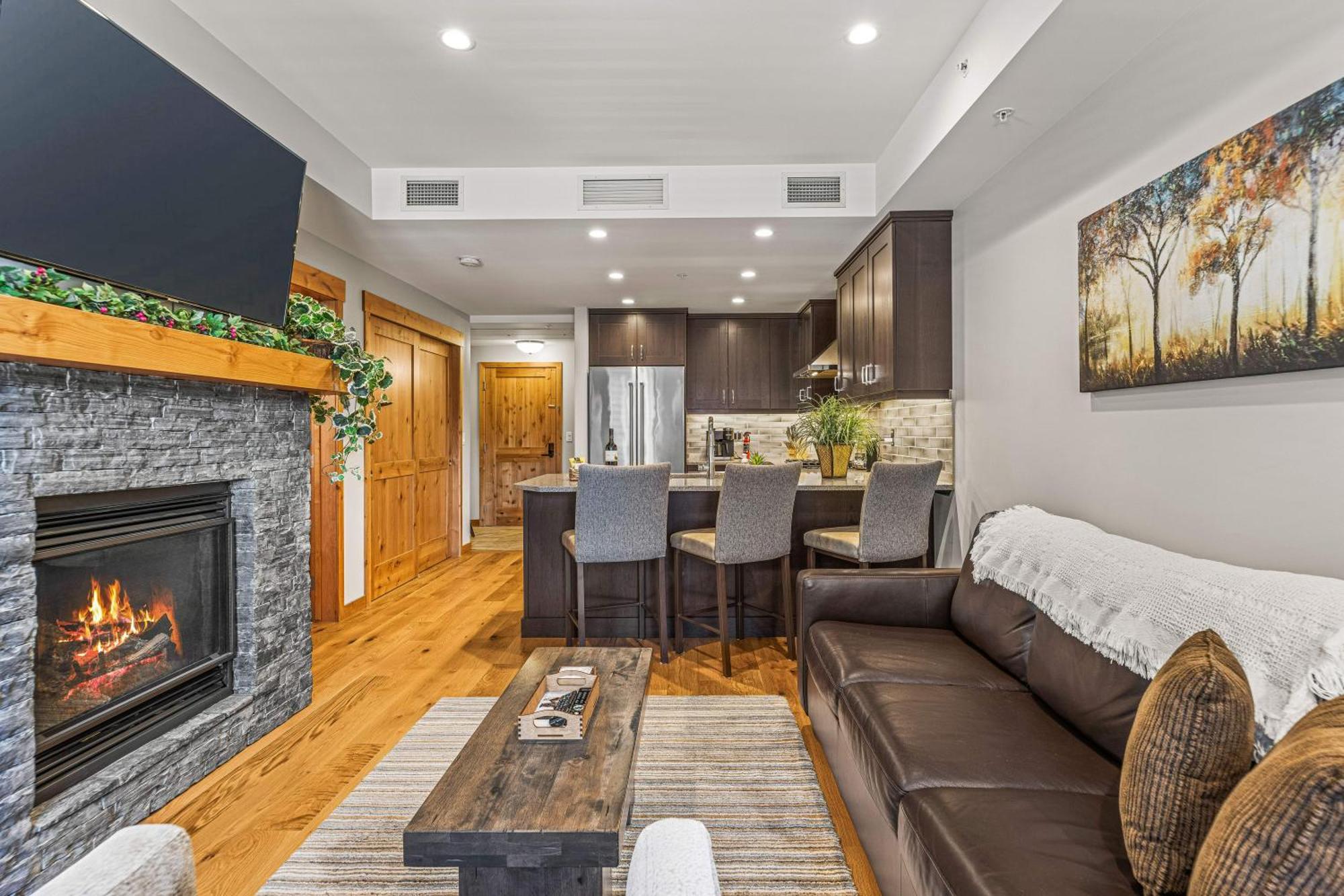 Spring Creek Luxury King One Bedroom At White Spruce Lodge Canmore Exterior foto